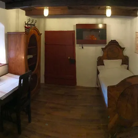 200 Eves Vendeghaz * Balatonalmádi