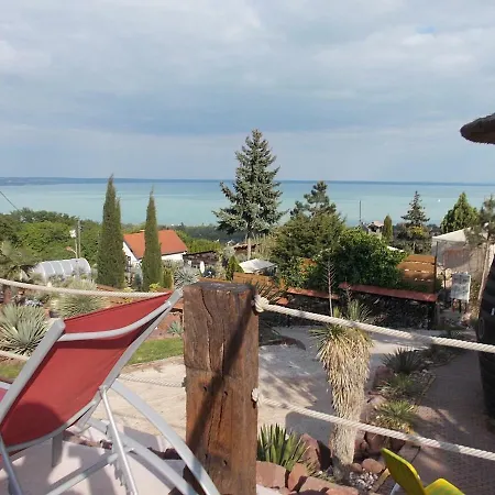 200 Eves Vendeghaz Hébergement de vacances Balatonalmádi