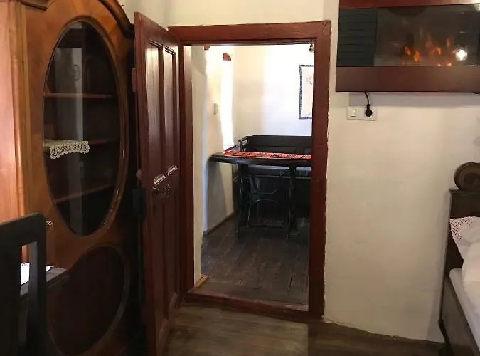 200 Eves Vendeghaz بيت للعطل Balatonalmádi