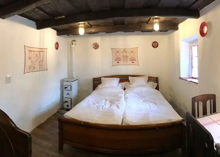 200 Eves Vendeghaz بيت للعطل Balatonalmádi